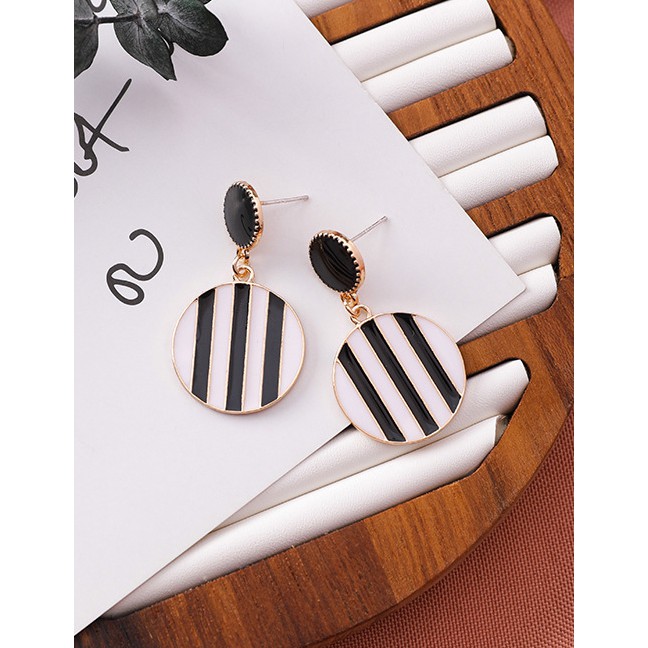 LRC Anting Tusuk Fashion Black Striped Round Geometric Earrings F29119