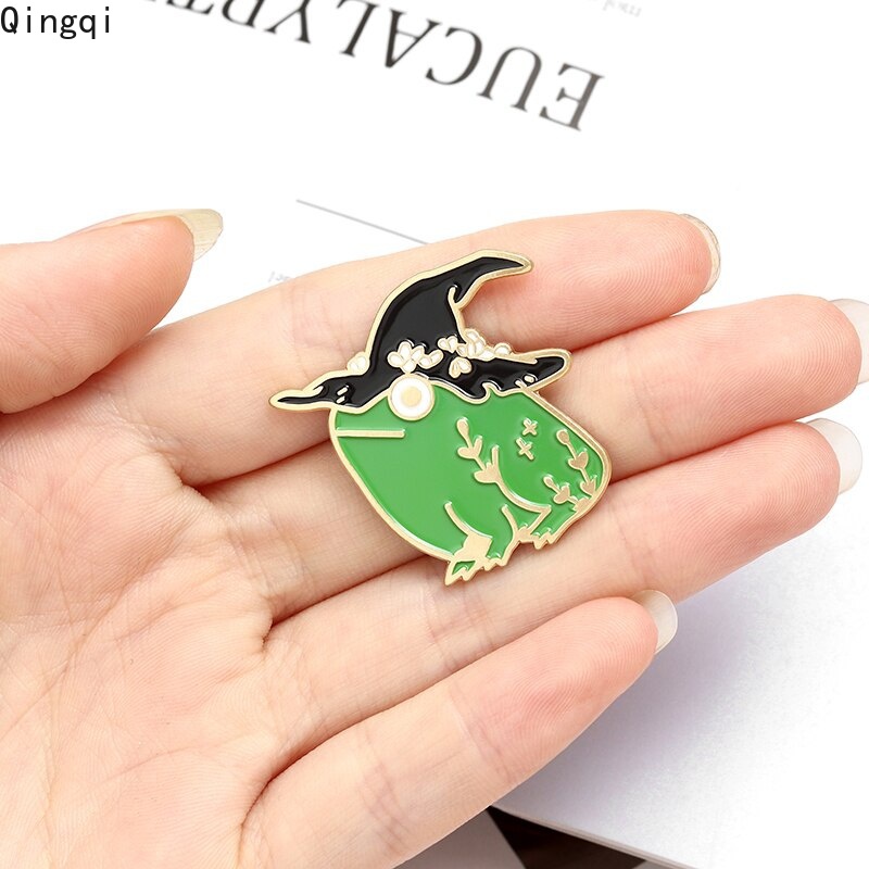 Bros Pin Enamel Desain Kartun Hewan Katak Penyihir Untuk Kerah Pakaian