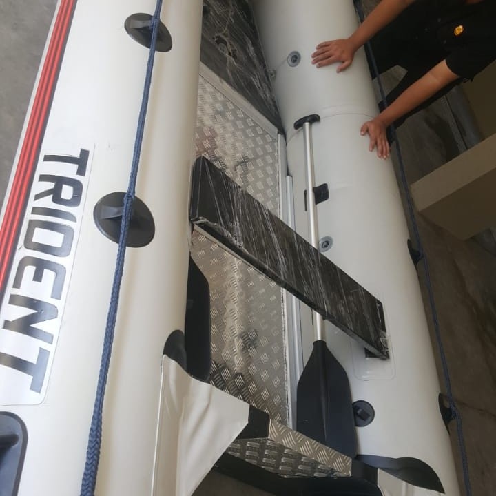 Perahu Karet rescue TRIDENT 6 orang