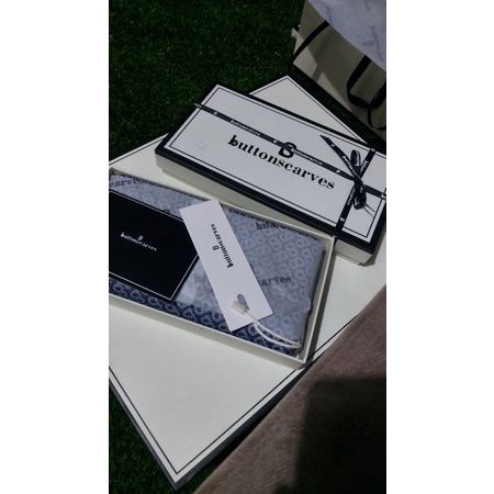 Izzy Wallet Navy Buttonscarves