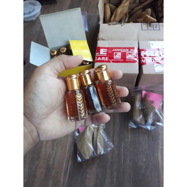 Minyak gaharu kalimantan