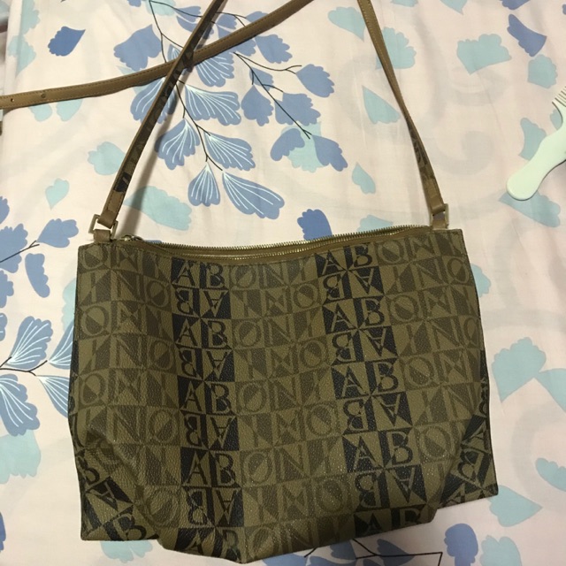 Preloved tas selempang bonia