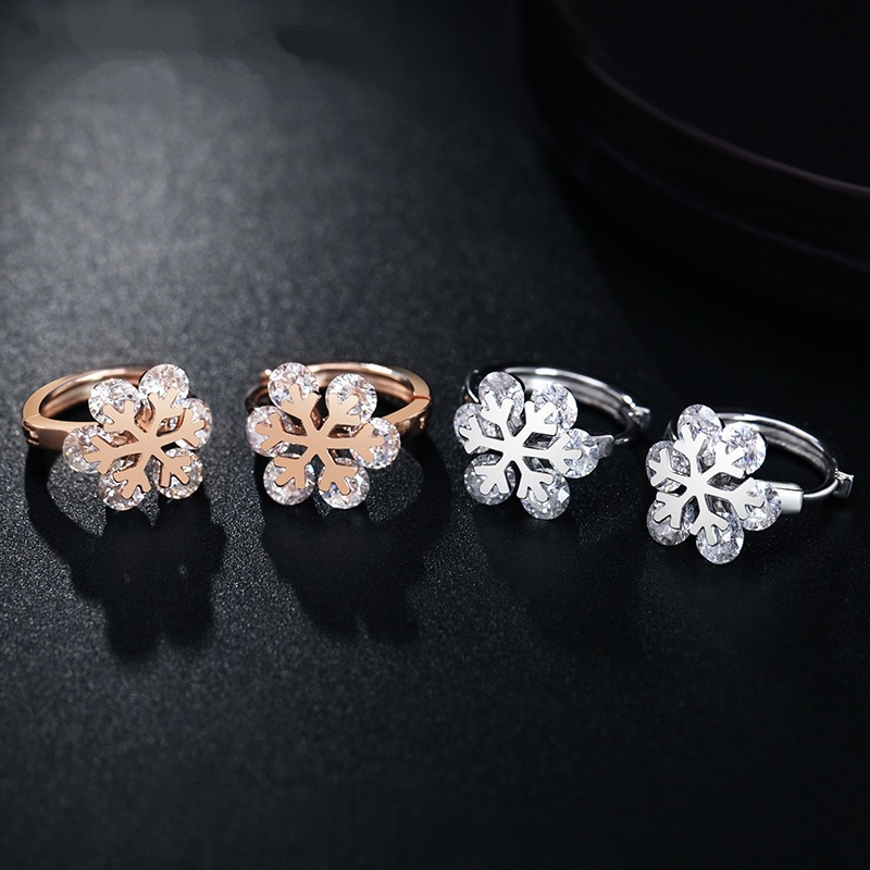 Anting Zircon Desain Snowflake Bahan Stainless Steel Untuk Musim Dingin