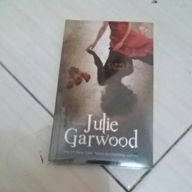 julie garwood zizzle