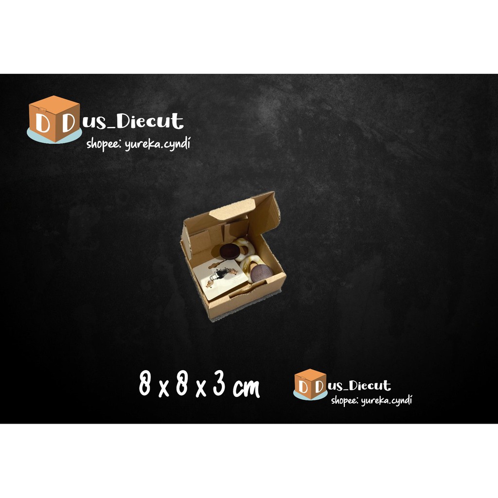 

Kardus die cut uk. 8x8x3 cm (model box pizza)