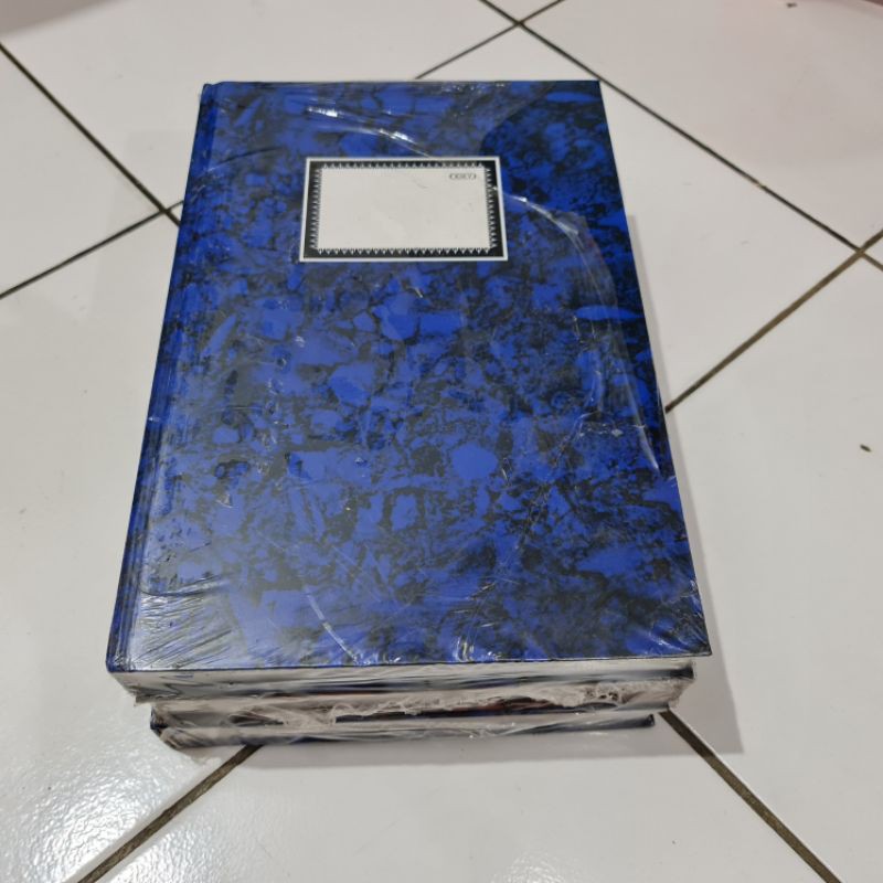 

Buku Hardcover KIKY Folio 300lbr