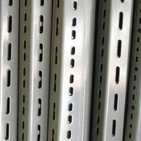 Besi siku lobang 1,4mmx3.6x3.6 panjang 3 m