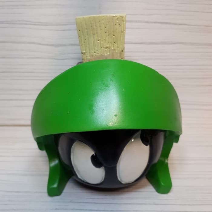 

Tempat Pensil Marvin