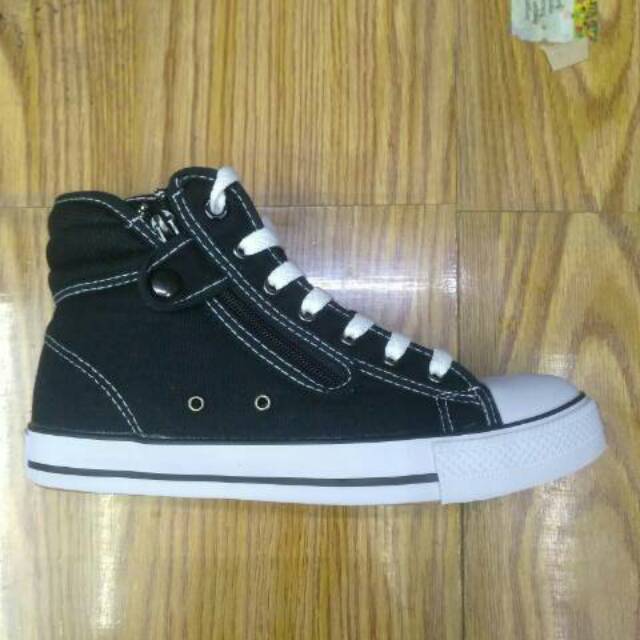 Sepatu sekolah hitam putih Runner new model.