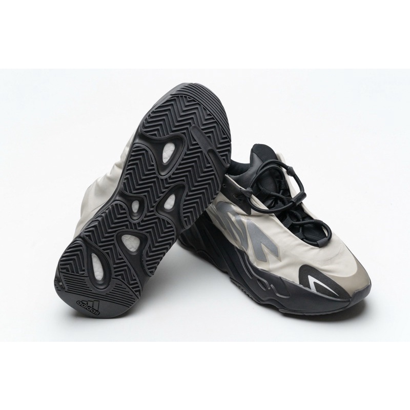 yeezy boost 700 bone