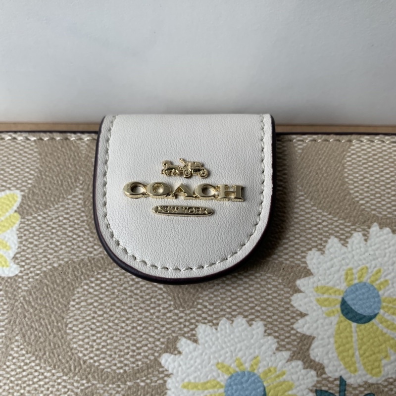 COACH Medium Corner Zip Wallet In Signature Canvas With Daisy Print(C3375)