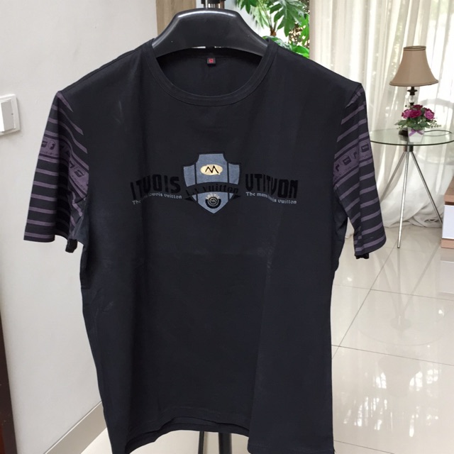 Kaos Pria Black LV [preloved]