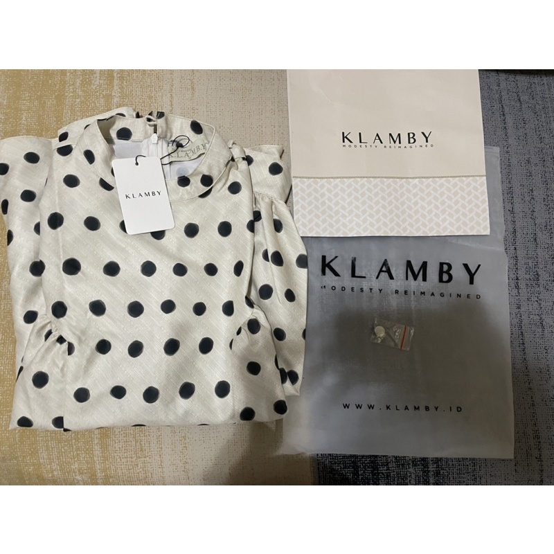 GINA BLOUSE WEARING KLAMBY