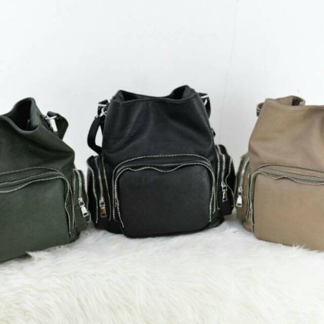 

W..Fashion korea Artris #982 Uk 32x15x32 Berat bersih : 850gram Harga : 225rb