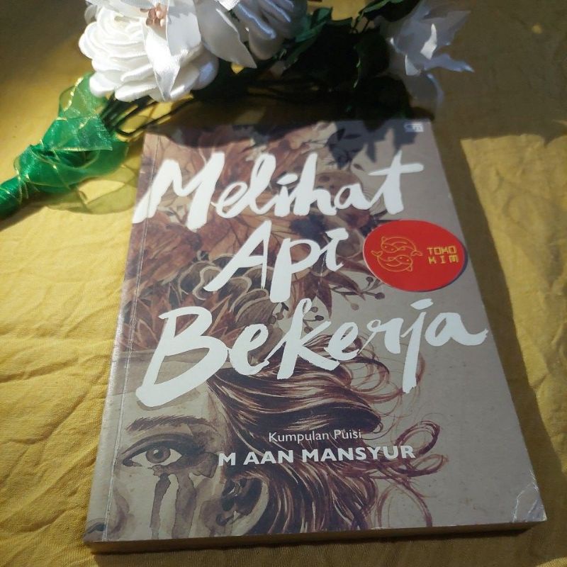 Preloved Buku Melihat Api Bekerja - M Aan Mansyur