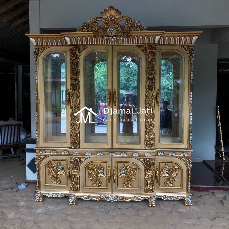 kabinet ukir jepara, bufet ukir jati jepara, lemari pajangan leo, buffet hias ukir kaca