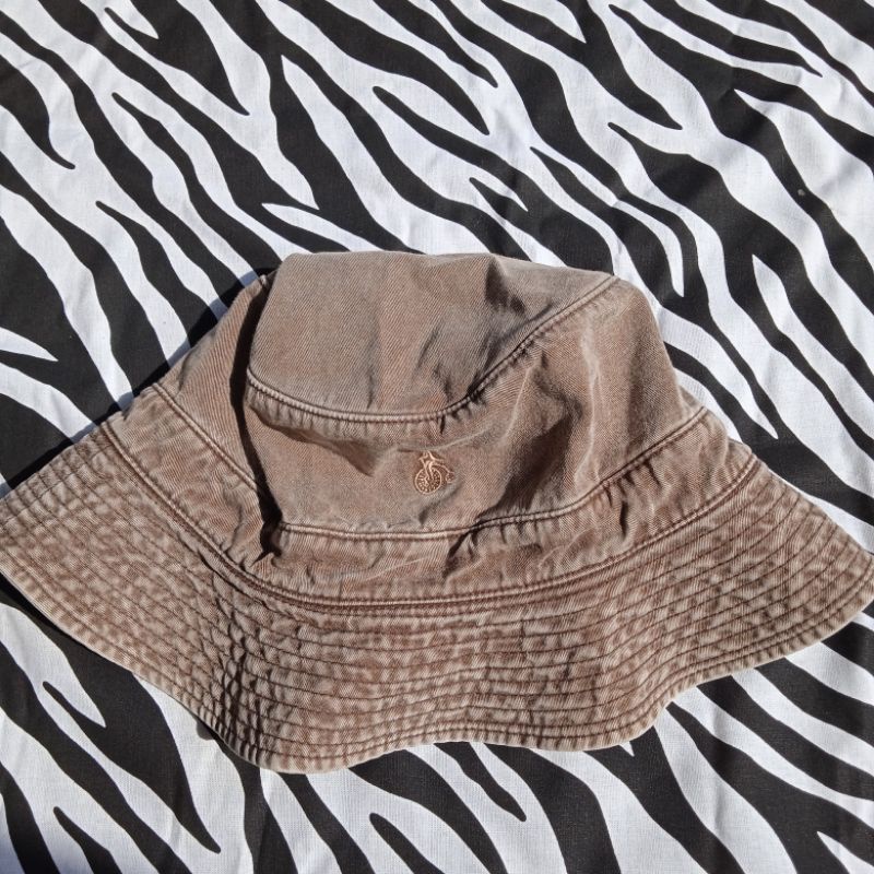 (booked) bean pole bucket hat