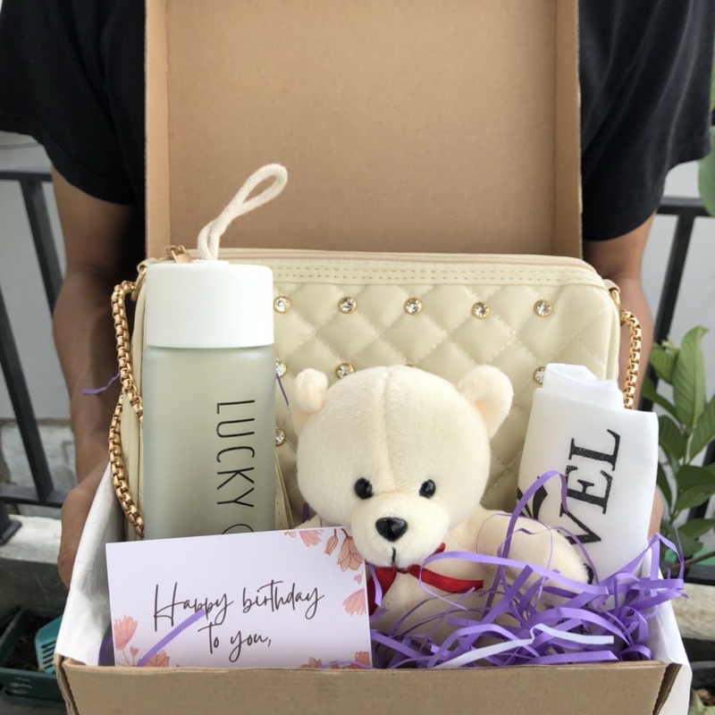 

Hampers Cewe Kado Unik Cewek Kado Ultah Kado Valentine Kado Wisuda Hampers Kado Aesthetic