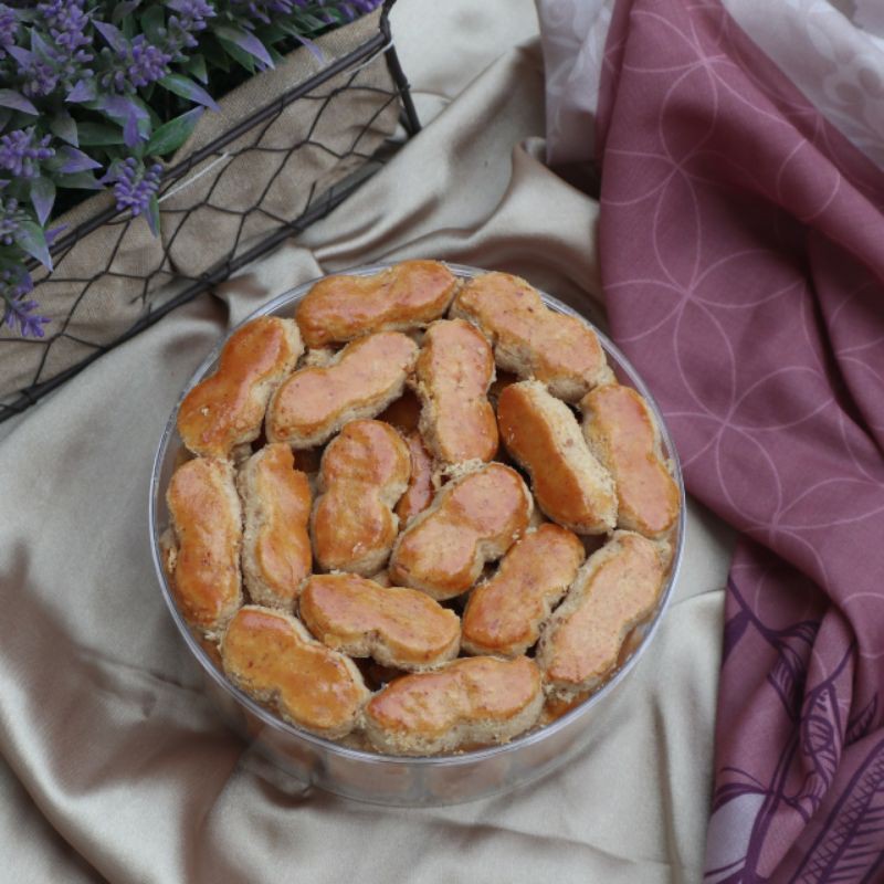 

KUE KACANG DAPOERFIZAIRA