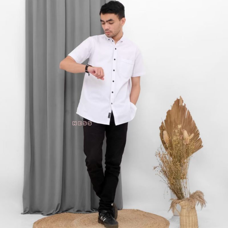 KEMEJA PUTIH POLOS PRIA LENGAN PENDEK JUMBO | KEMEJA JUMBO PRIA LENGAN PENDEK