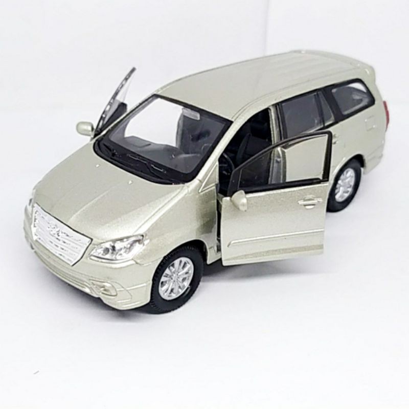 Diecast Miniatur Mobil Toyota Innova 2.0 G Luxury Limited Koleksi Die Cast Mobilan Silver Inova