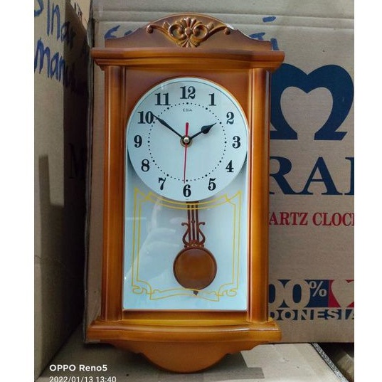 jam dinding bandul klasik motif kayu