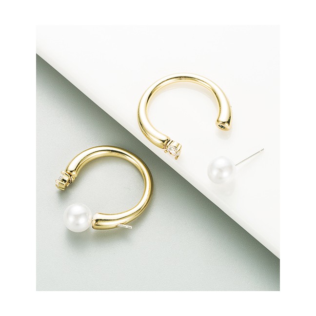 LRC Anting Tusuk Fashion Gold Color C-shaped Pearl Alloy Diamond P50175