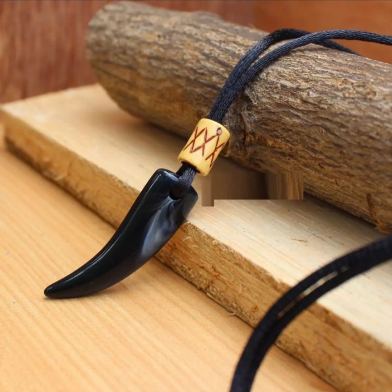 Kalung GG Tali Hitam Taring Macan Pria dan Wanita