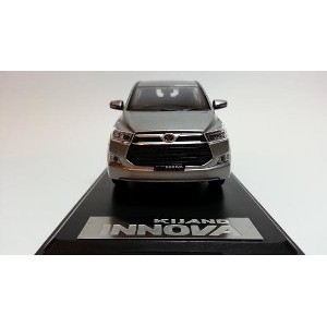 Diecast Miniatur Replika Toyota Kijang Innova silver 2016