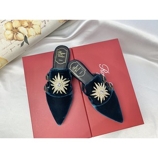 Sandal  Selop  Desain Rv Roger Vivier Warna  Hitam Putih  