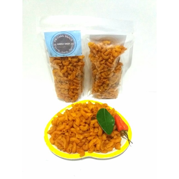 

Snack Cemilan MAKARONI PEDAS GURIH Aroma Daun Jeruk. 100 Gram.