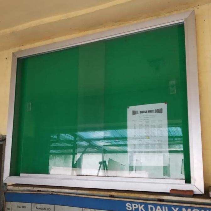 Mading kaca gantung murah 80 x 120