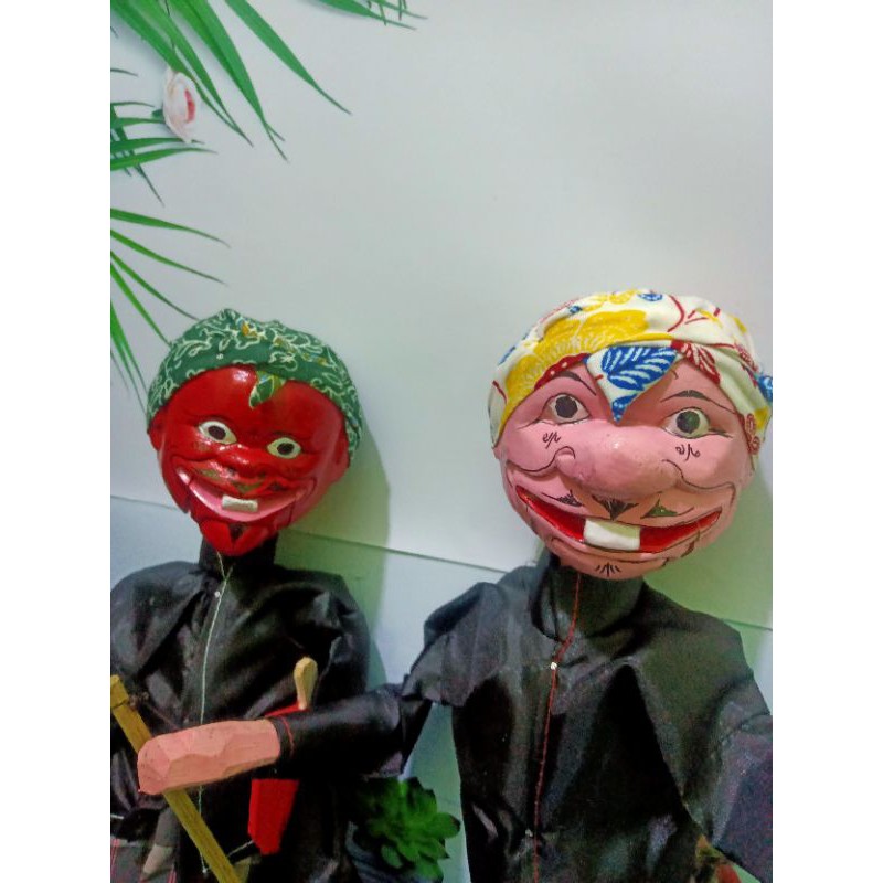 wayang golek Cepot dan gareng