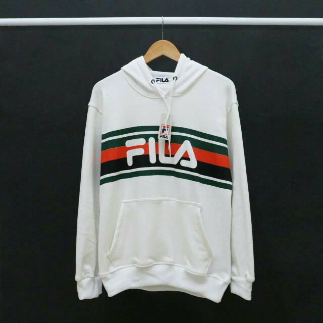 Switer fila putih