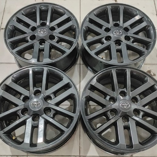 Velg pelek mobil second original Toyota Fortuner TRD VNT R17 Gray