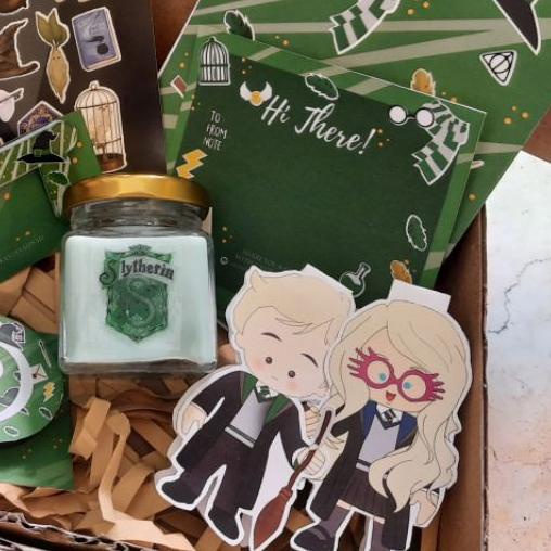 

hogwarts hermione draco slytherin ravenclaw hufflepuff gryffindor hadiah giftbox kotak ulang tahun