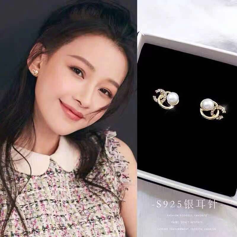 Perak sterling 925 wanita bermutu tinggi geometris C berbentuk anting-anting elegan 2021 baru trendi