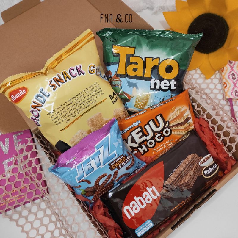 SNACK BOX/ SNACKBOX / GIFT BOX /SNACK BOX GIFT / HAMPERS / SOUVENIR