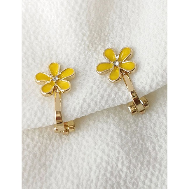 LRC Anting Jepit Fashion Yellow (flower Section) Glazed Cat Flower Fun No K3320X