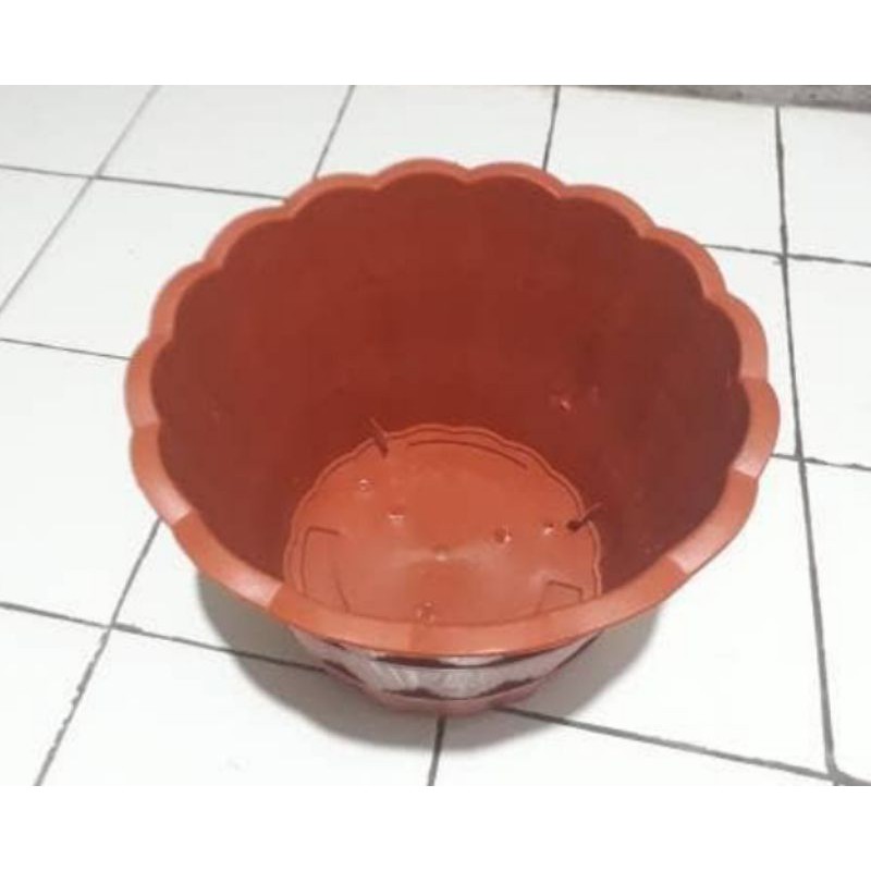 pot tanaman motif kayu