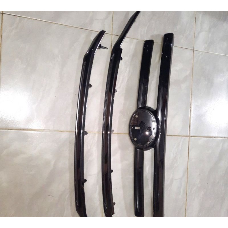 Grill Radiator TOYOTA RUSH/Grill bemper depan TOYOTA RUSH ORIGINAL KONDISI 98%