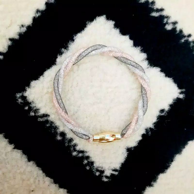 Fourfashion Gelang Pandora Kristal Lilit 3 Pengunci Magnet Gold