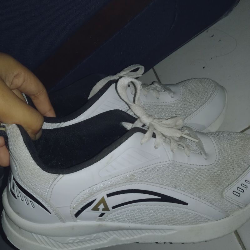 preloved Aerostreet Leopard Putih / white casual sport sekolah pria wanita uk 40