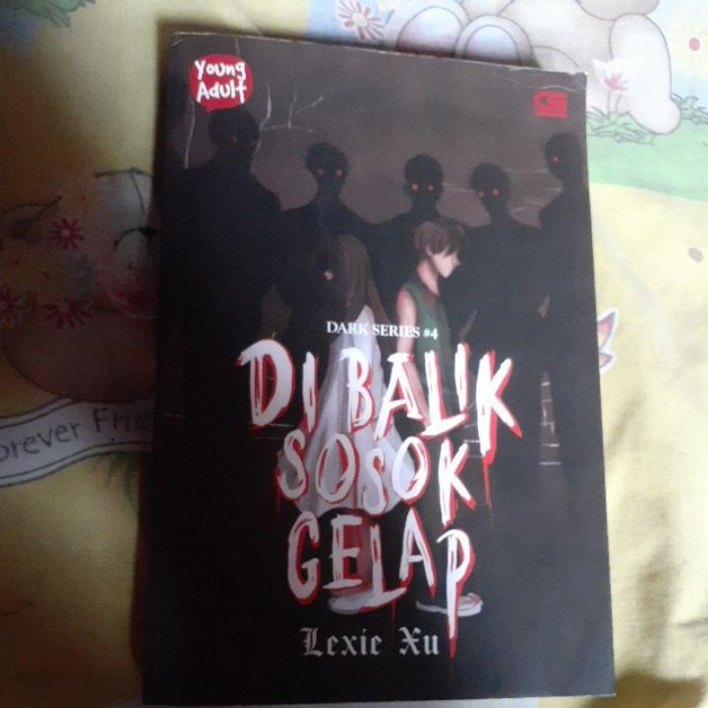 novel preloved lexie xu dark series #4 di balik sosok gelap
