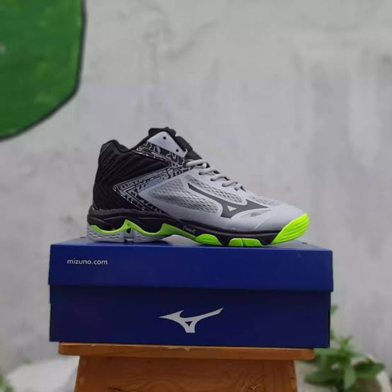 sepatu Mizuno man wlz Z5 Made in Vietnam / sepatu Mizuno 100% premium / sepatu volly / sepatu badbinton / sepatu pria / Mizuno man wlz Z5 mid grey black / sepatu running Mizuno / sepatu original / sepatu volly 100% / sepatu Mizuno man wlz Z5 original