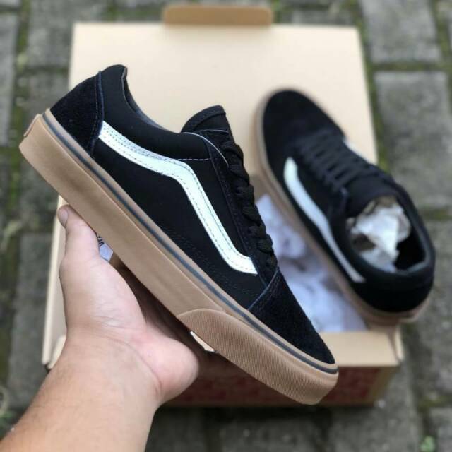 sepatu vans authentic black gum