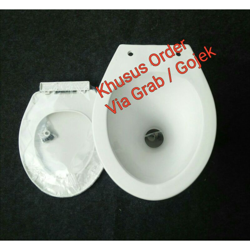 Kloset Duduk Model Siram Manual