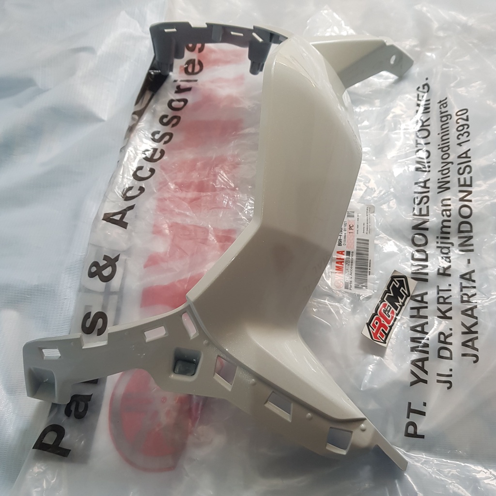 B6H-F286F-00-P0 COVER BODI BODY FRONT DEPAN BAWAH NMAX 2020 NEW NMAX N-MAX N MAX WARNA PUTIH WHITE ORI ORIGINAL YAMAHA YGP ASLI B6H-F286F-00-P0