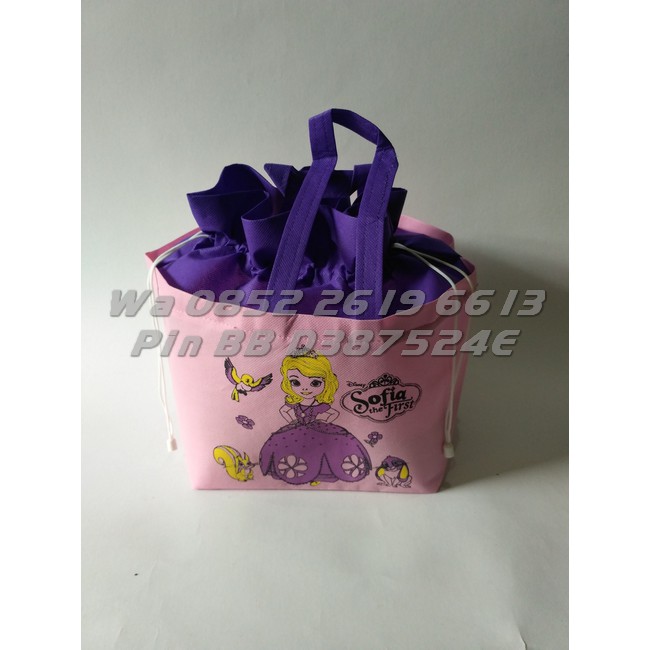 

Tas Ulang Tahun Anak Kartun SOPHIA | Tas Serut Box Nasi Ukuran 20x20cm