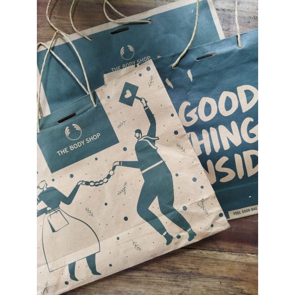 PAPER BAG UNIQLO STARBUCKS THE BODY SHOP SOCIOLLA